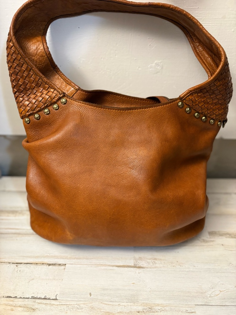 Elegant Tan Leather Shoulder Bag with Stud Accents Vilenca Holland
